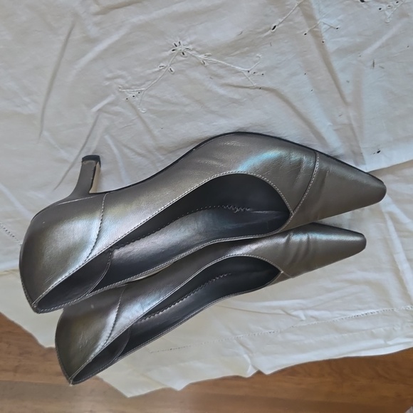 Dark silver, leather, 9.5M 2-in pumps - Picture 3 of 6